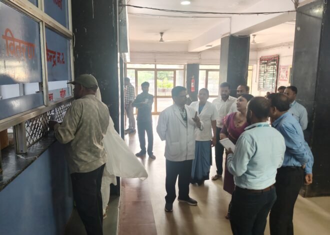 प्रतापगढ़: जिला कलक्टर ने किया जिला अस्पताल का निरीक्षण