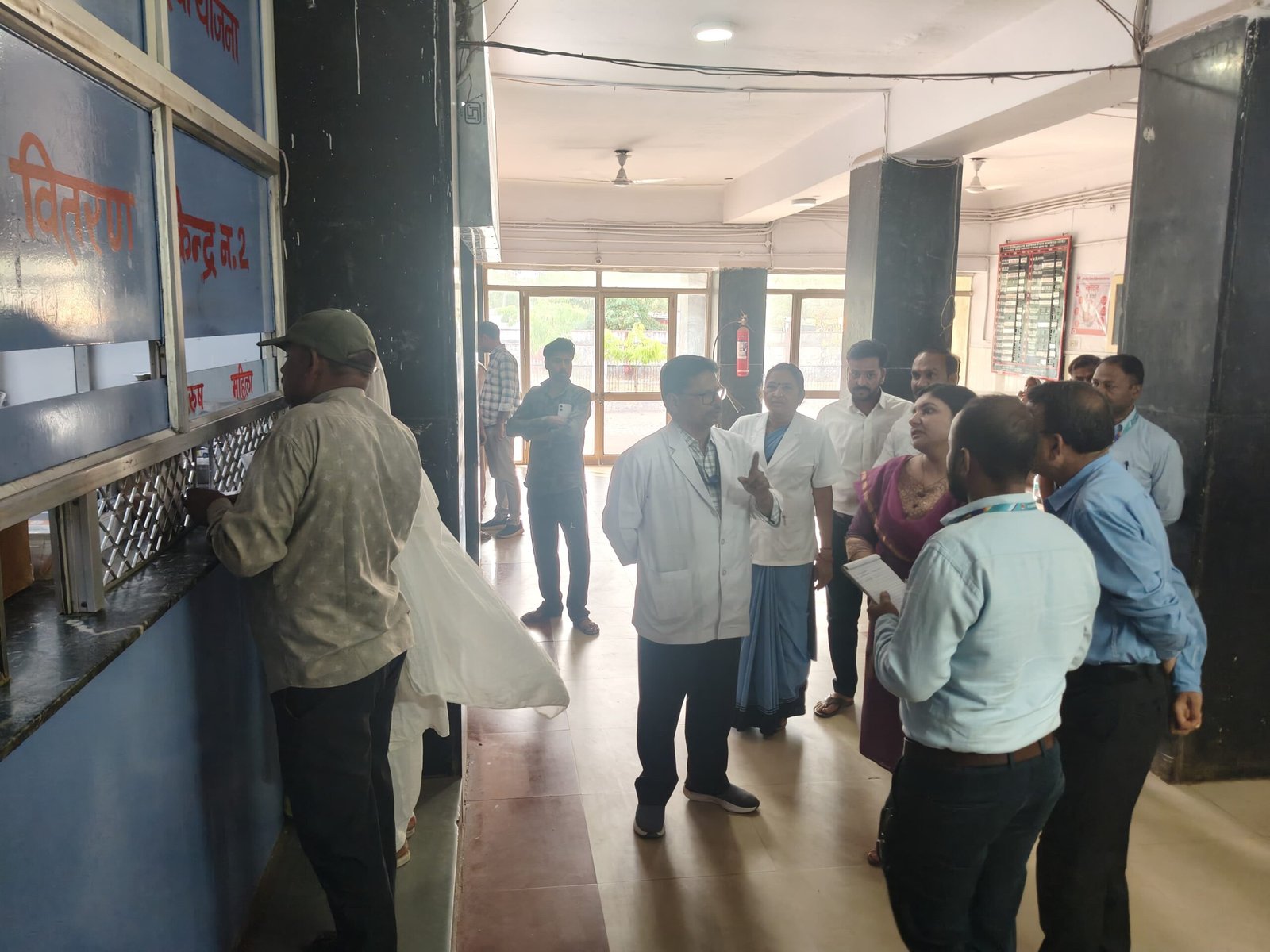 प्रतापगढ़: जिला कलक्टर ने किया जिला अस्पताल का निरीक्षण