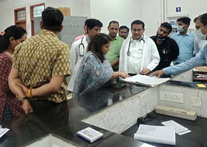प्रमुख शासन सचिव ने किया अस्पतालों का आकस्मिक निरीक्षण