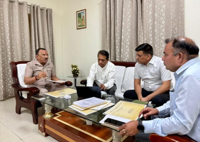 भू-माफिया, अतिक्रमी, अराजक तत्व और धुसपैठियों पर करें सख्त कार्यवाही