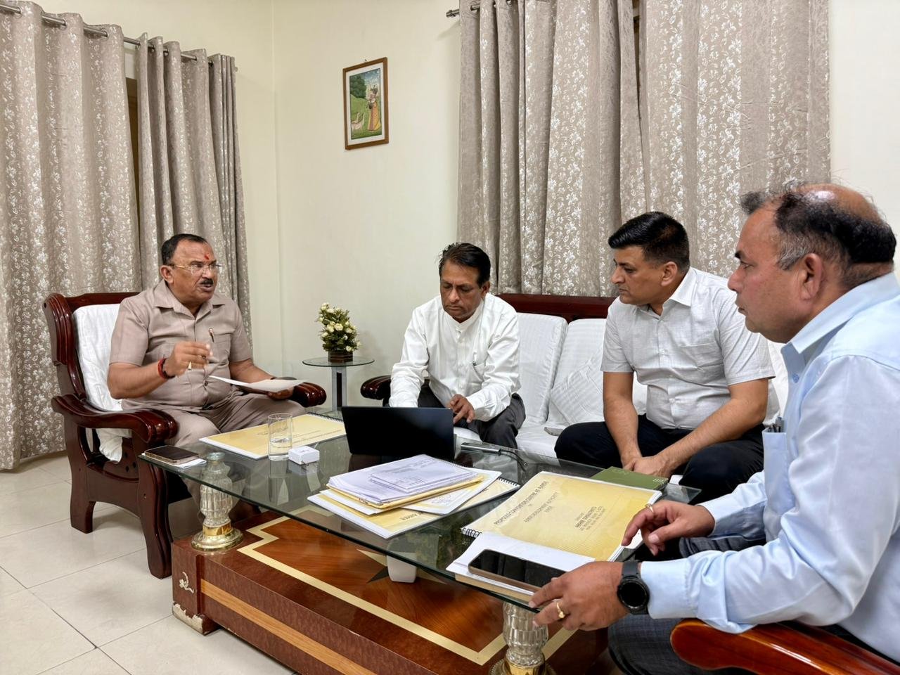 भू-माफिया, अतिक्रमी, अराजक तत्व और धुसपैठियों पर करें सख्त कार्यवाही