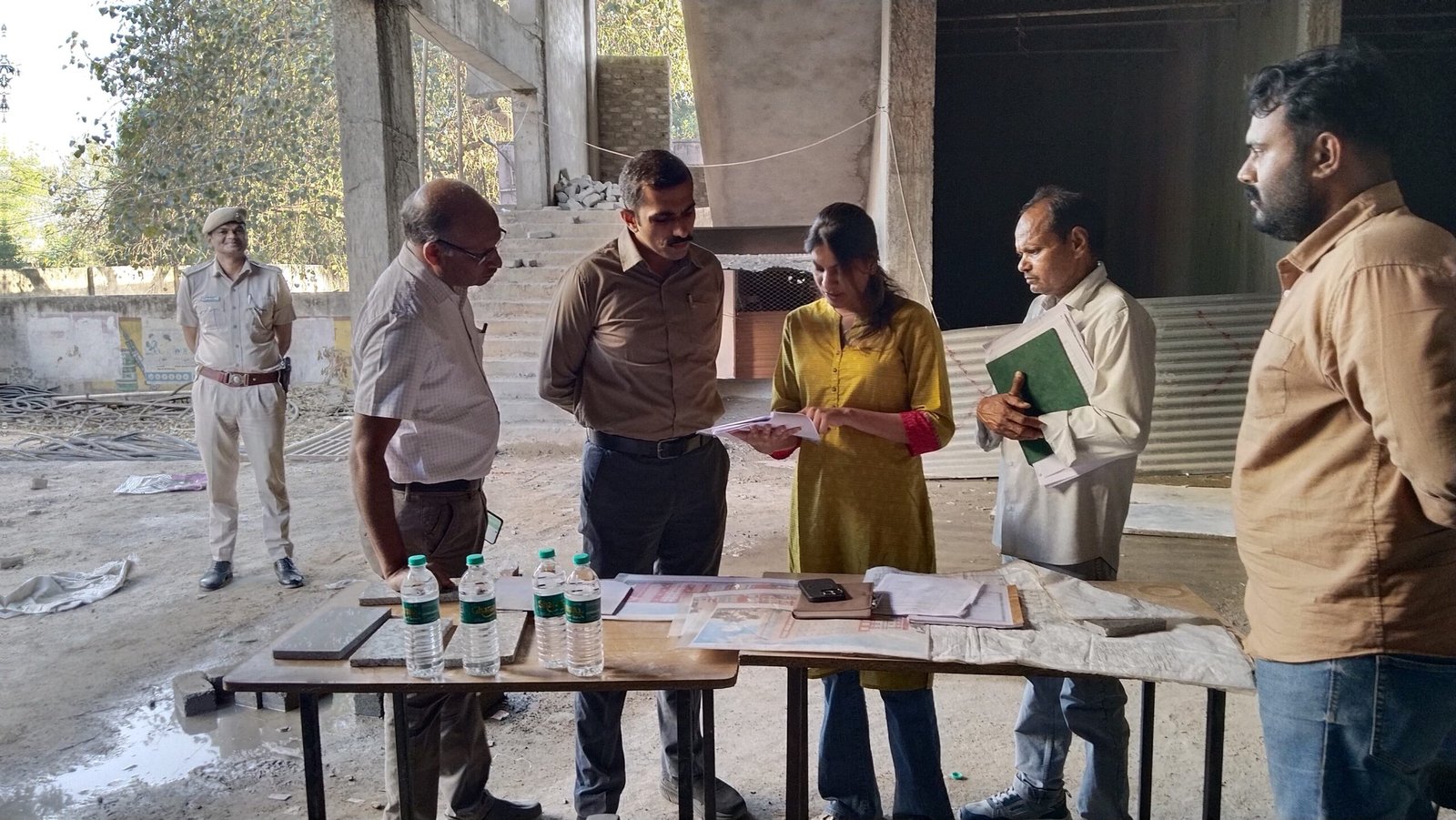 जिला कलेक्टर देशलदान ने क्रिटिकल केयर विंग का किया निरीक्षण