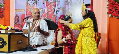 अहंकार का धनुष टूटता है तभी सीता रूपी भक्ति वरमाला डालती है  : पुष्कर दास महाराज