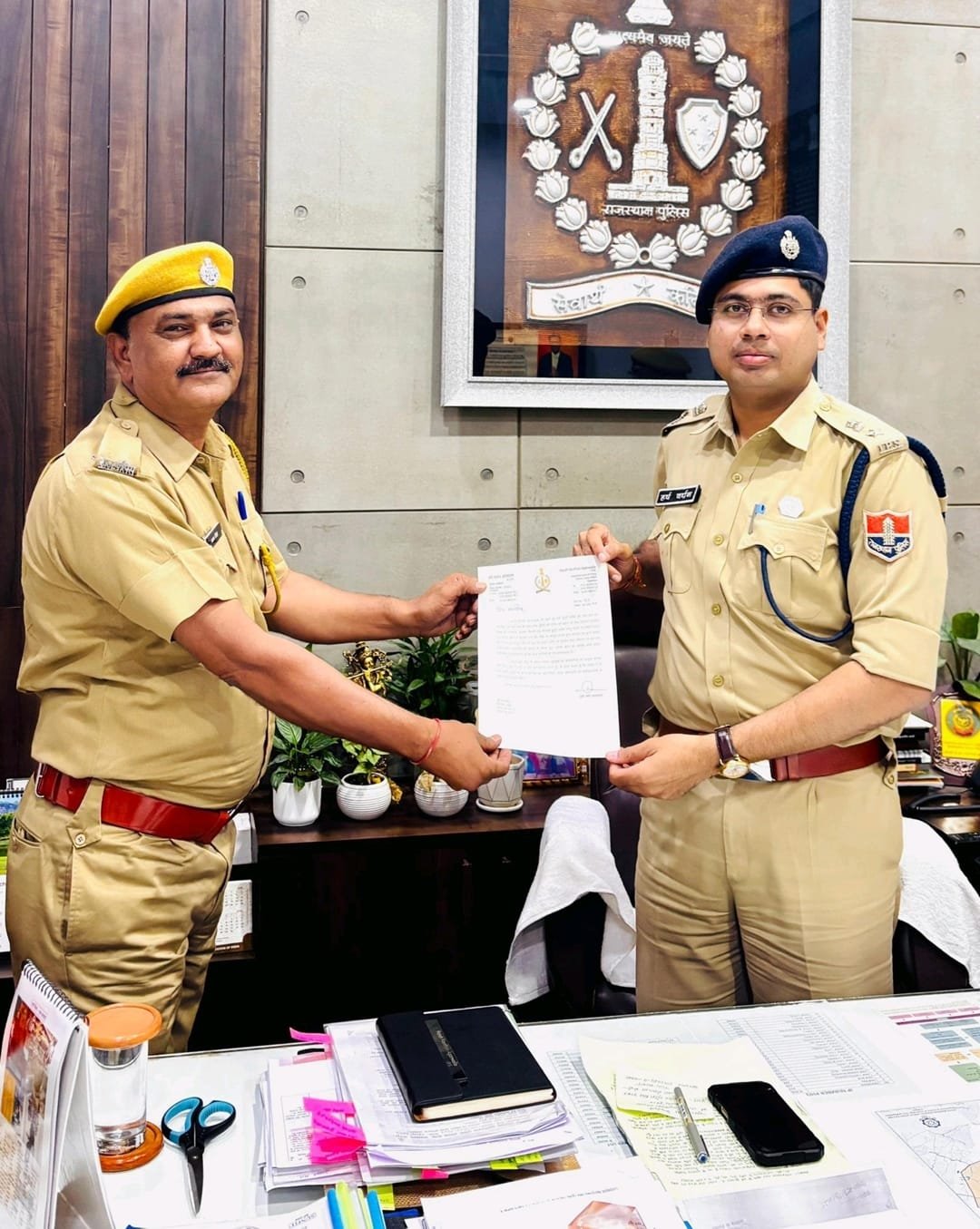 अजमेर पुलिस के सेवा और साहस को सलाम: कहीं झील में कूदकर बचाई बुजुर्ग की जान, तो कहीं सीसीटीवी खंगालकर लौटाया महिला का खोया बैग