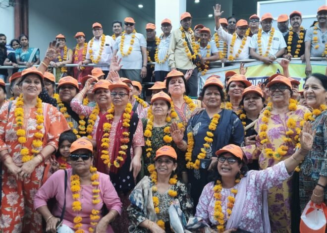 अग्रवाल वैष्णव समाज का दल चुनरी महोत्सव के लिए वृन्दावन रवाना