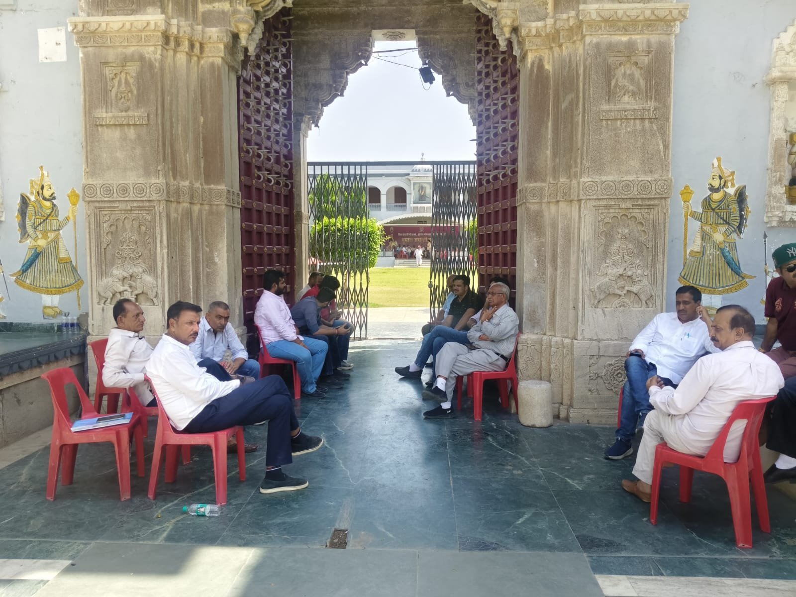 विद्या प्रचारिणी सभा की एडहॉक कमेटी और वर्तमान पदाधिकारी आमने—सामने