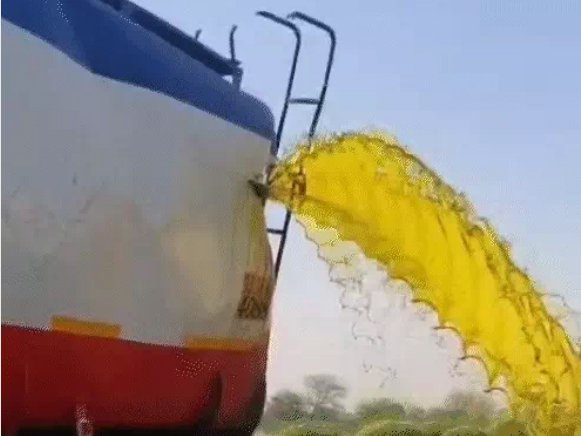 टोंक में NH-52 पर टैंकर फटा, सरसों तेल की “लूट”