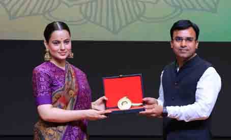 उदयपुर के डॉ. पण्ड्या राष्ट्रिय रत्न सम्मान से सम्मानित