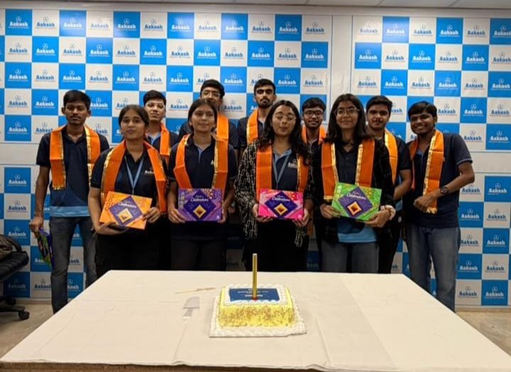 जेईई मेन 2026 में आकाश उदयपुर के 6 छात्रों ने लहराया परचम
