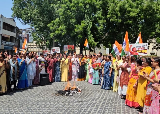 महिलाओं ने निकाली जन आक्रोश महिला पदयात्रा