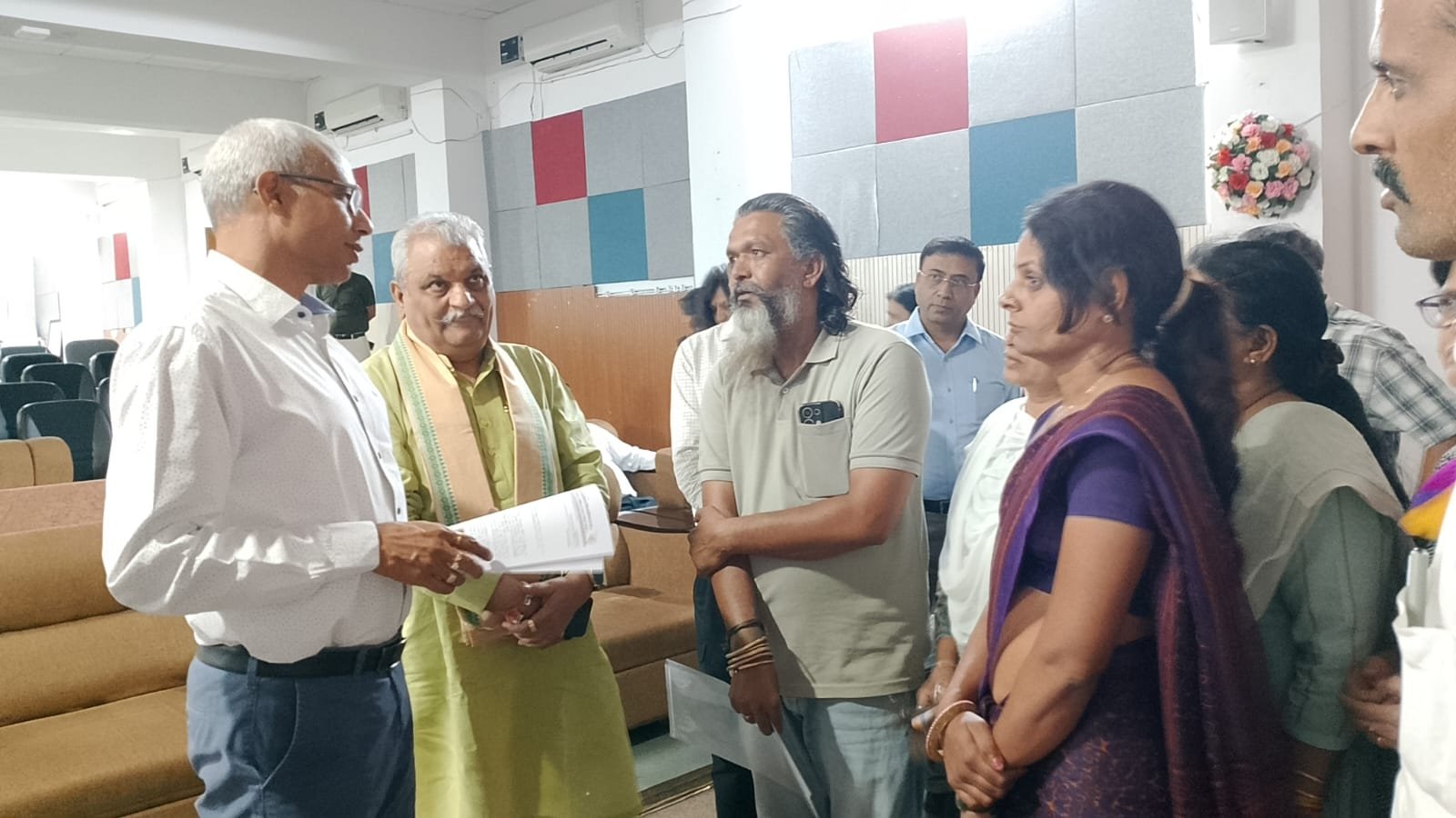 संविदा/एसएफएस कर्मचारियों ने अतिरिक्त मुख्य सचिव को लगाई न्याय की गुहार