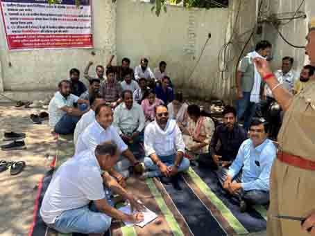 कनिष्ठ तकनिकी सहायक का धरना जारी