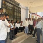 बांसवाड़ा में पीडब्ल्यूडी ठेकेदारों का गुस्सा फूटा, गेट बंद किए