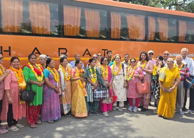 वरिष्ठ नागरिक संस्थान के 40 सदस्यों का दल यात्रा पर रवाना