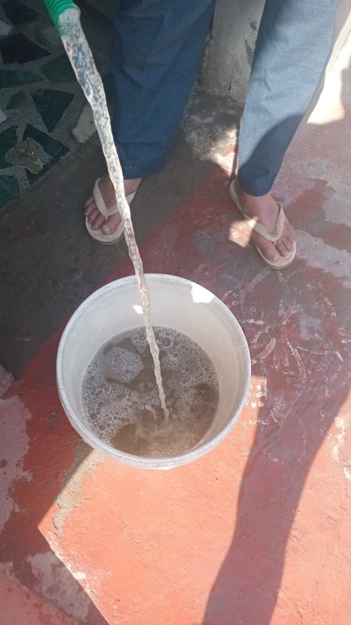 मनवाखेड़ा गांव में गंदे पानी की आपूर्ति पर उबाल