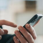 डिजिटल डिटॉक्स: क्यों जरूरी है मोबाइल से दूरी बनाना