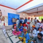 प्रतापगढ़ के बम्बोरी गांव में मुख्यमंत्री ने किया पैदल भ्रमण