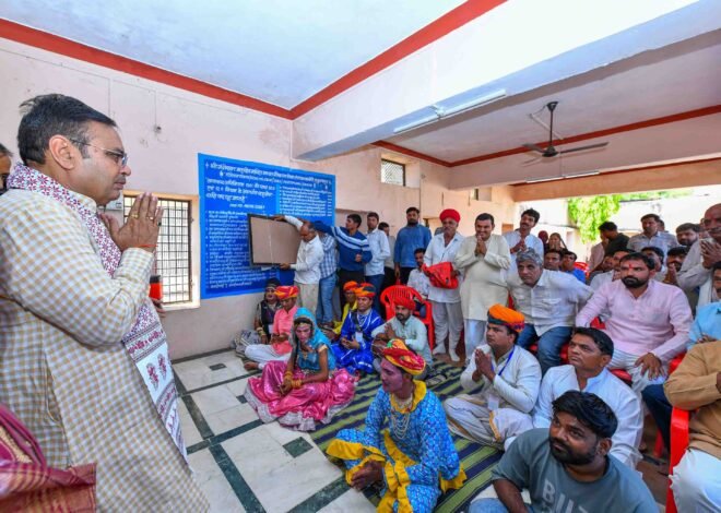 प्रतापगढ़ के बम्बोरी गांव में मुख्यमंत्री ने किया पैदल भ्रमण