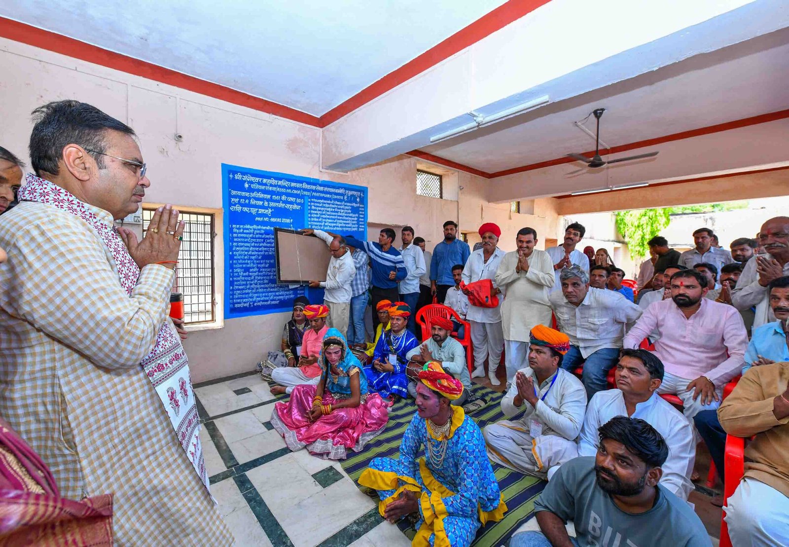 प्रतापगढ़ के बम्बोरी गांव में मुख्यमंत्री ने किया पैदल भ्रमण