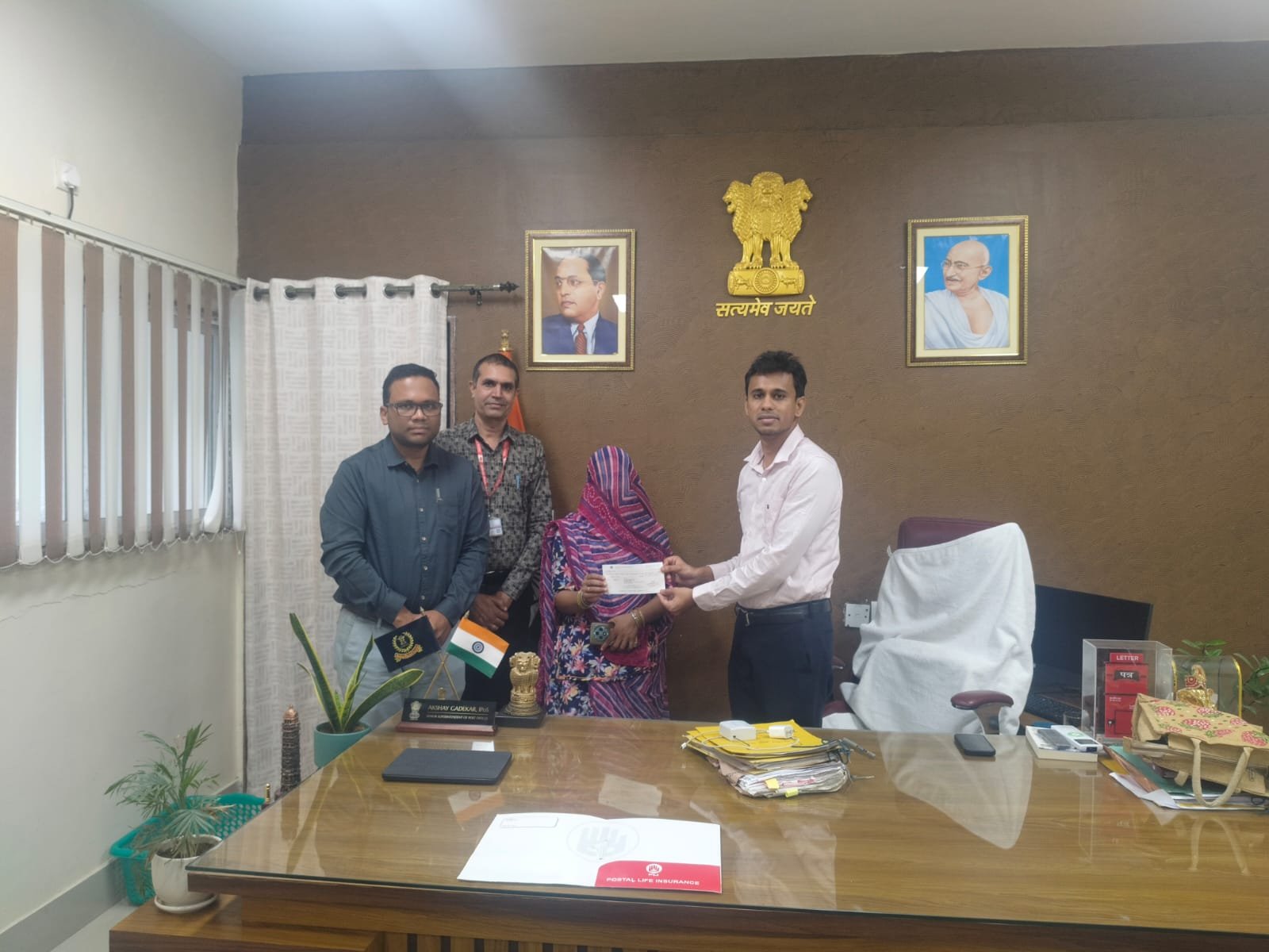 डाक विभाग ने 5 दिन में बीमा दावा निपटा लाभार्थी को किया भुगतान