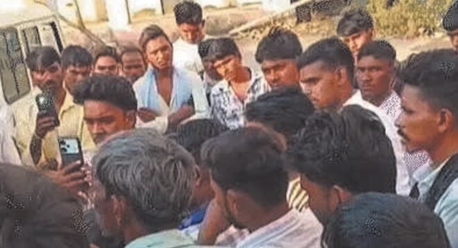मांडवा पीएचसी में युवती की मौत पर बवाल, 5 लाख मुआवजे और केस पर बनी सहमति